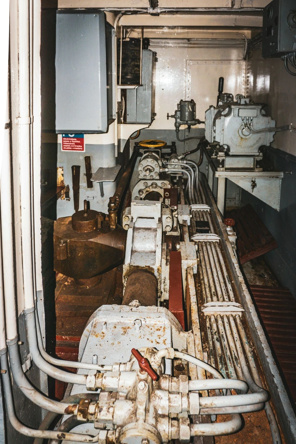 office decommissioning, corporate decommissioning, furniture removal, IT asset removal, data destruction services, office cleanout, nationwide decommissioning, sustainable decommissioning, asset recovery, space restoration